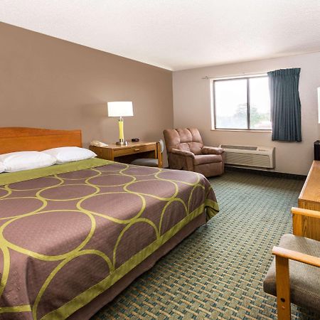 Super 8 By Wyndham St. Charles Saint Charles Exterior foto