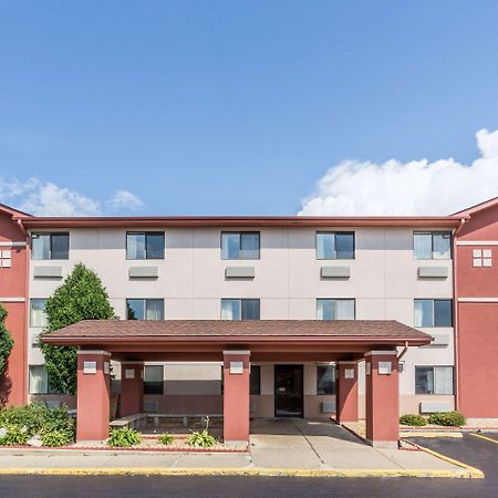 Super 8 By Wyndham St. Charles Saint Charles Exterior foto