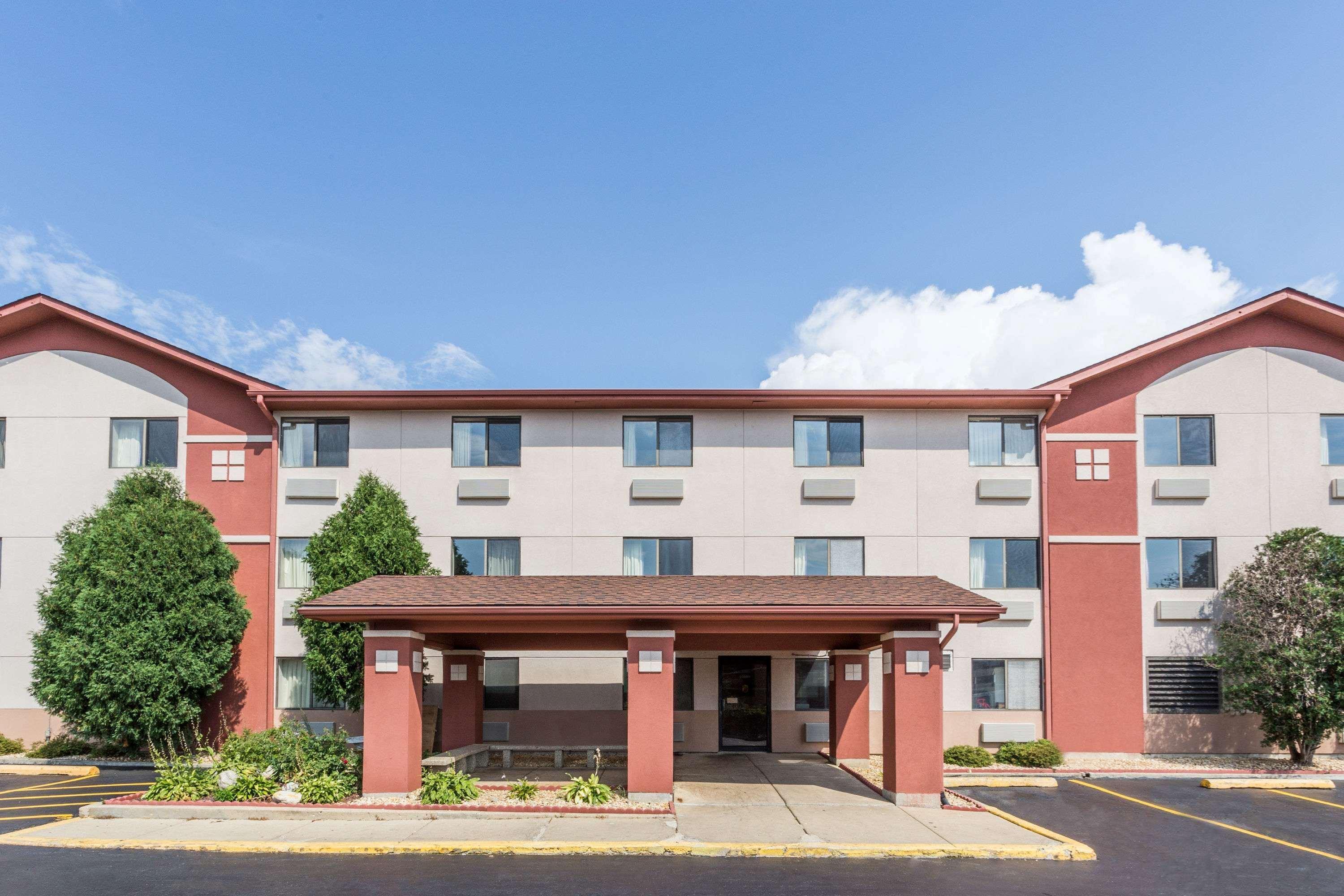 Super 8 By Wyndham St. Charles Saint Charles Exterior foto